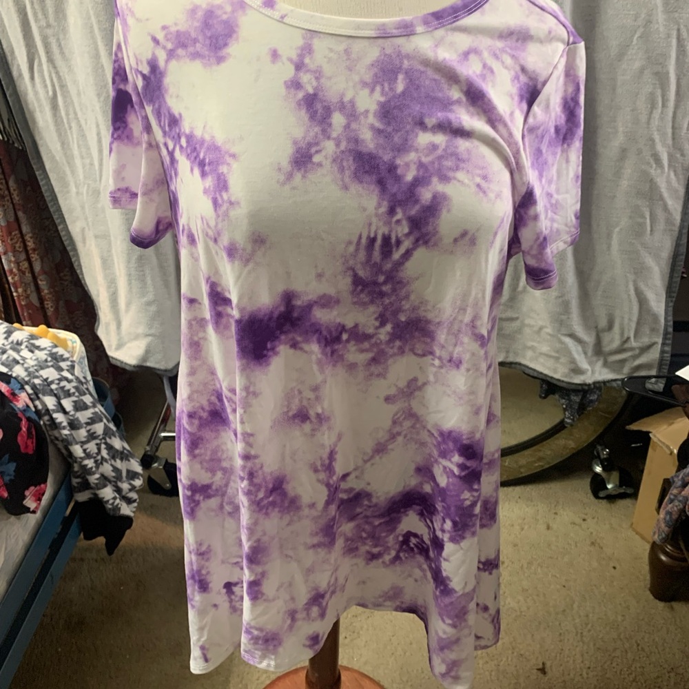 Lularoe medium Melissa tee